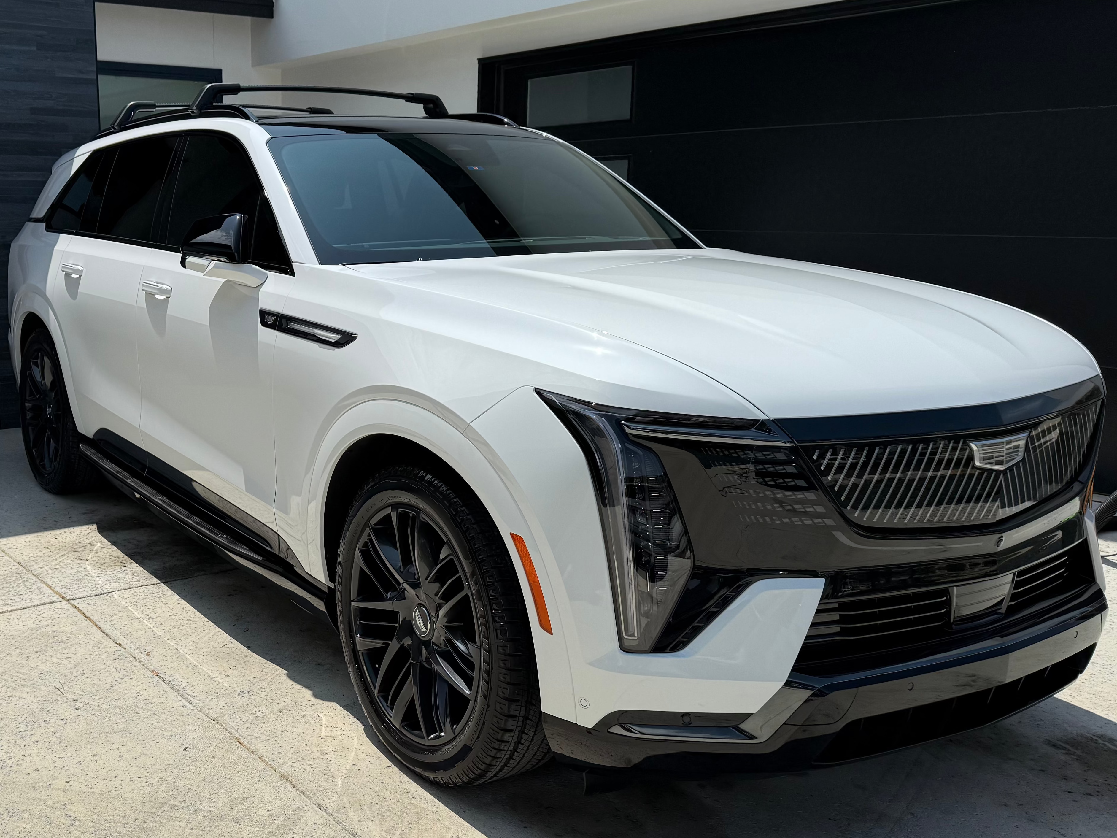 Mobile detailing for Cadillac with white paint 